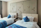 现代酒店固定卧室家具的实木双人床设计